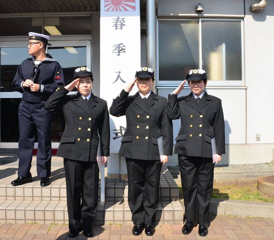 自衛隊 階級 海上 自衛隊の階級、給与と手当てについて